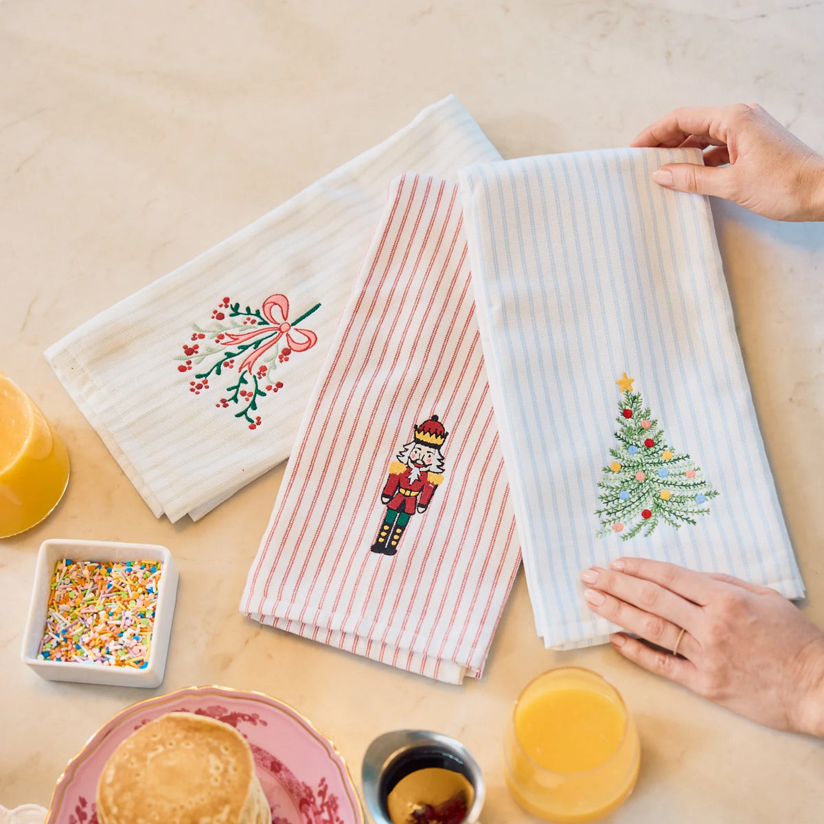 HOLIDAY KITCHEN TOWEL