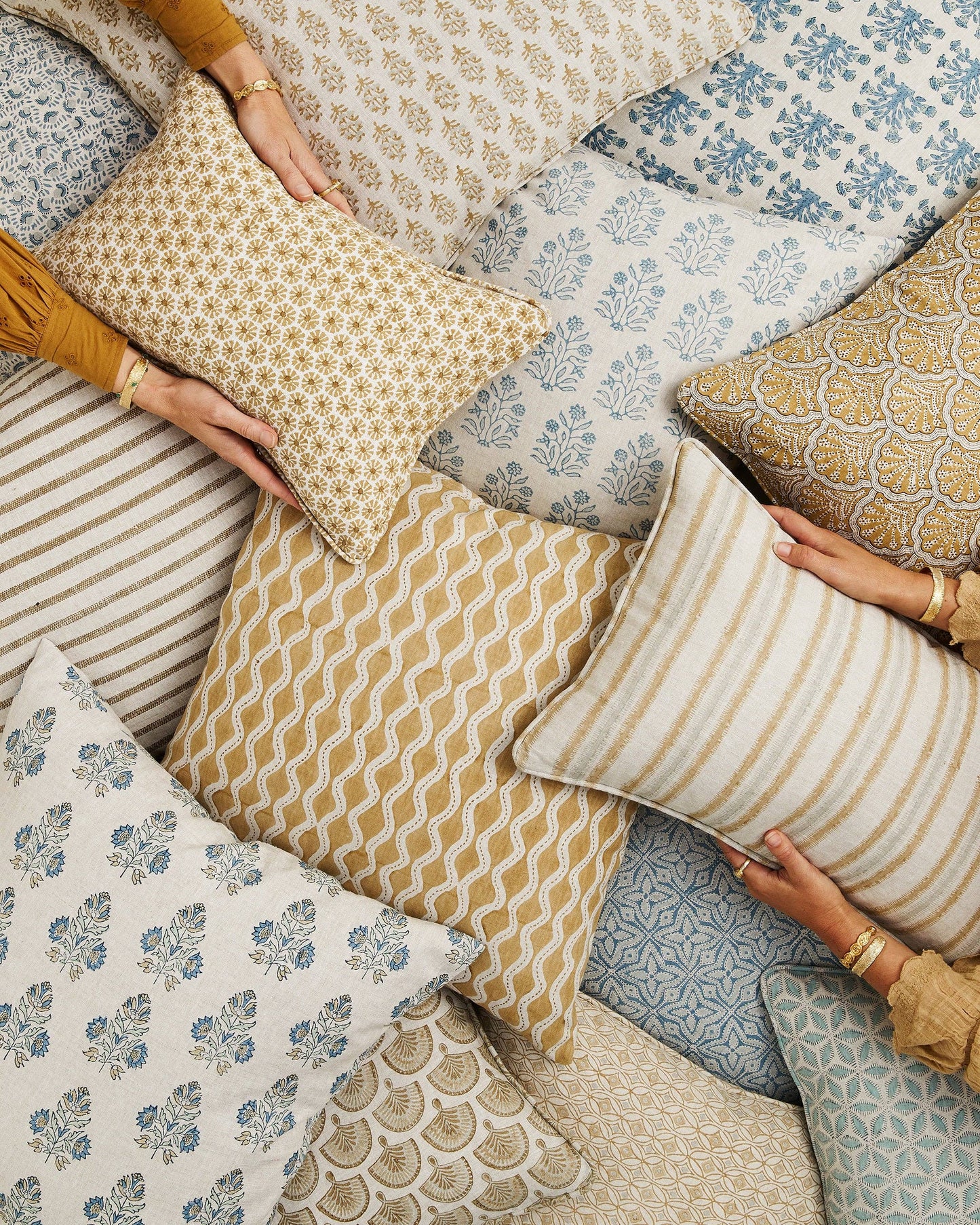 ARAVELLI SAFFRON PILLOW