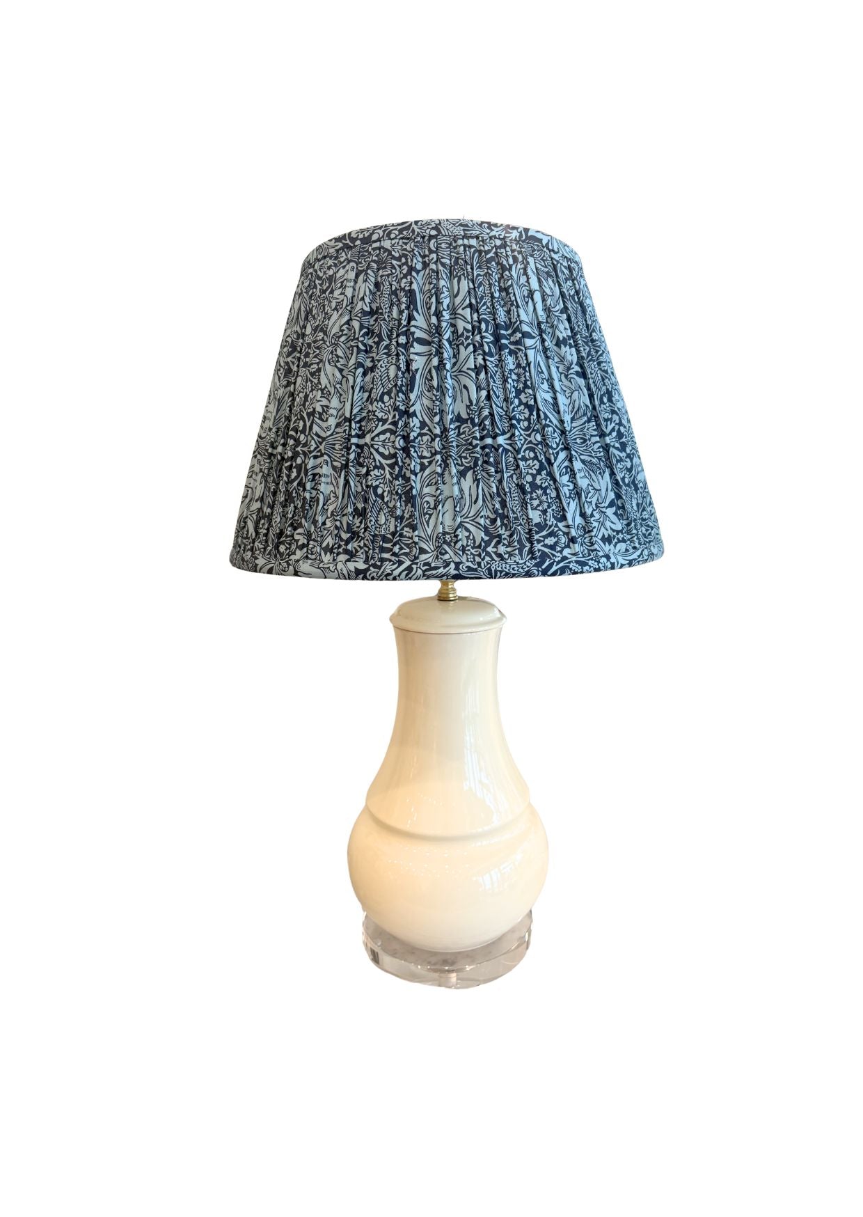 CREAM LAMP WITH BLUE PATTERNED SHADE