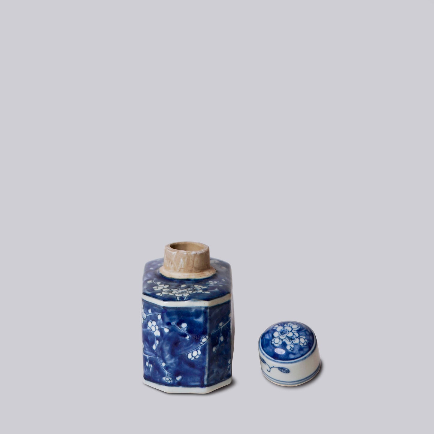 BLUE AND WHITE PORCELAIN PLUM BLOSSOM LIDDED CADDY