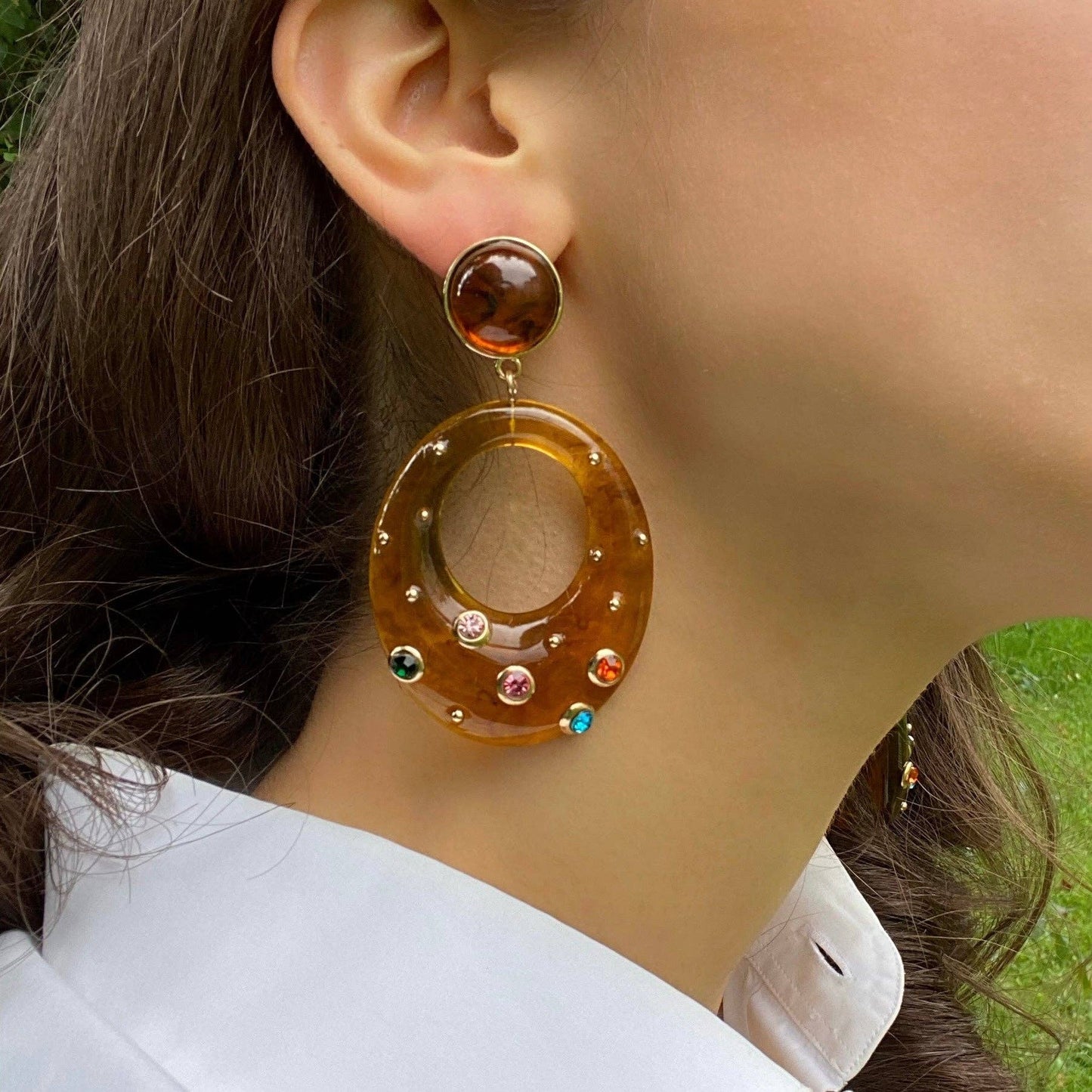 STUDDED TORTOISE RESIN EARRINGS