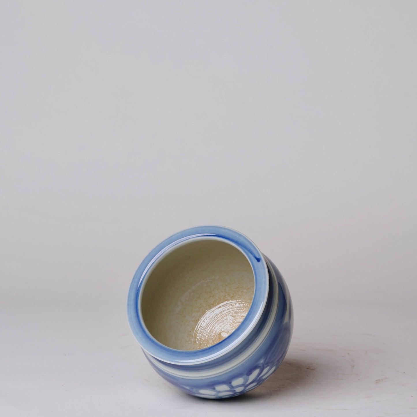 BLUE AND WHITE PORCELAIN SMALL POT