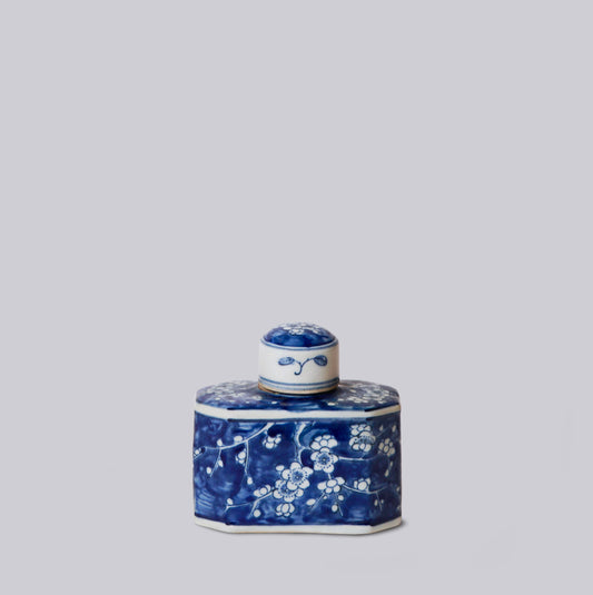 BLUE AND WHITE PORCELAIN PLUM BLOSSOM LIDDED CADDY