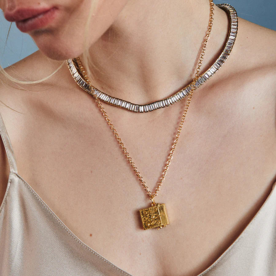 ETCHED VESTA CASE NECKLACE
