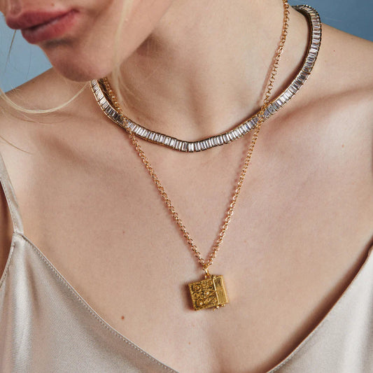 ETCHED VESTA CASE NECKLACE