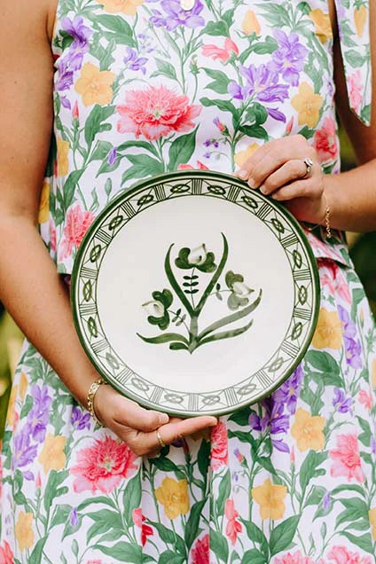 LISBON DINNER PLATE - FLORAL CENTER & FILIGREE RIM
