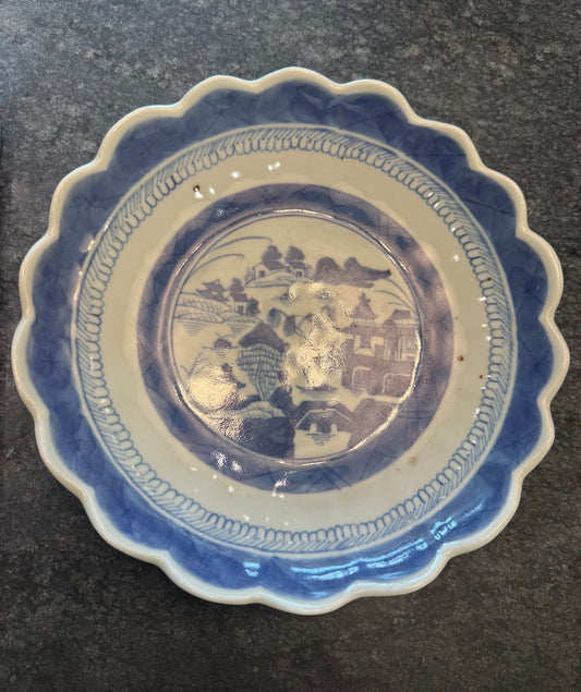 ANTIQUE BLUE AND WHITE SCALLOPED BOWL