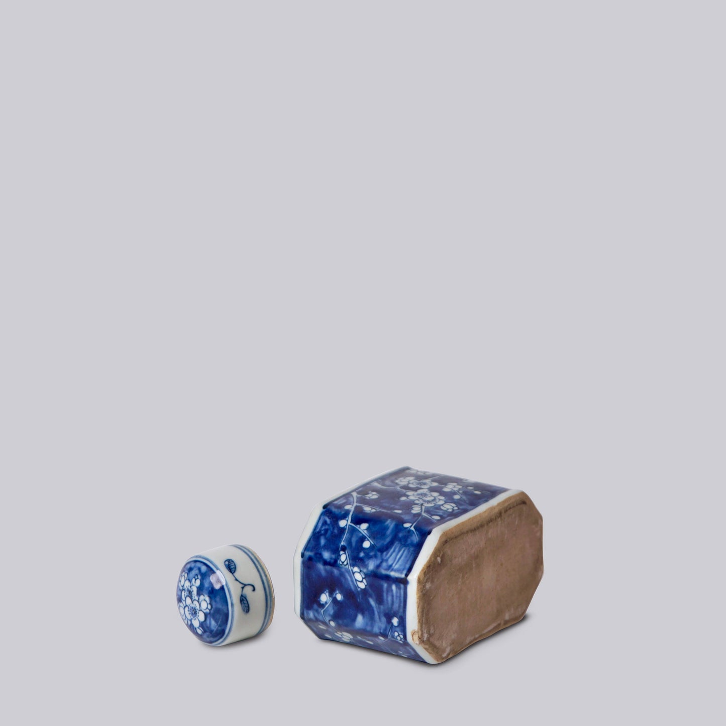 BLUE AND WHITE PORCELAIN PLUM BLOSSOM LIDDED CADDY