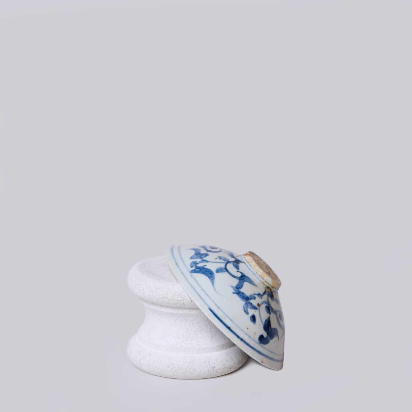 BLUE AND WHITE PORCELAIN PEONY CONICAL BOWL